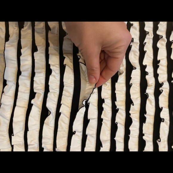 Black & White Dress - Picture 4 of 6